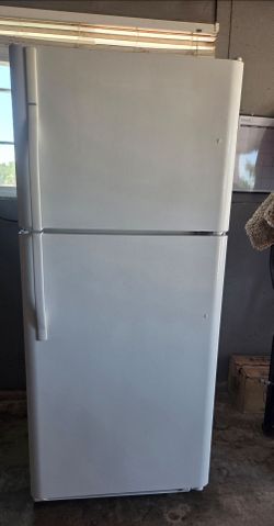 Refrigerator kenmore with WARRANTY