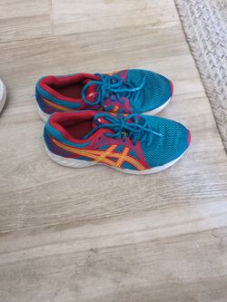 Asics Boys Shoes, Size 4