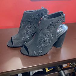 NAZA-S Style Heels SIZE 8 