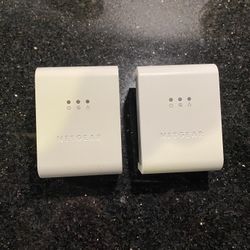 2 NETGEAR XET1001 85mbps Wall Powerline Network Adapter Bridges