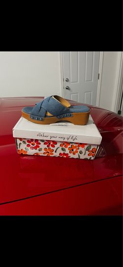 Muk Luks women’s candence wedge sandals size 8 denim