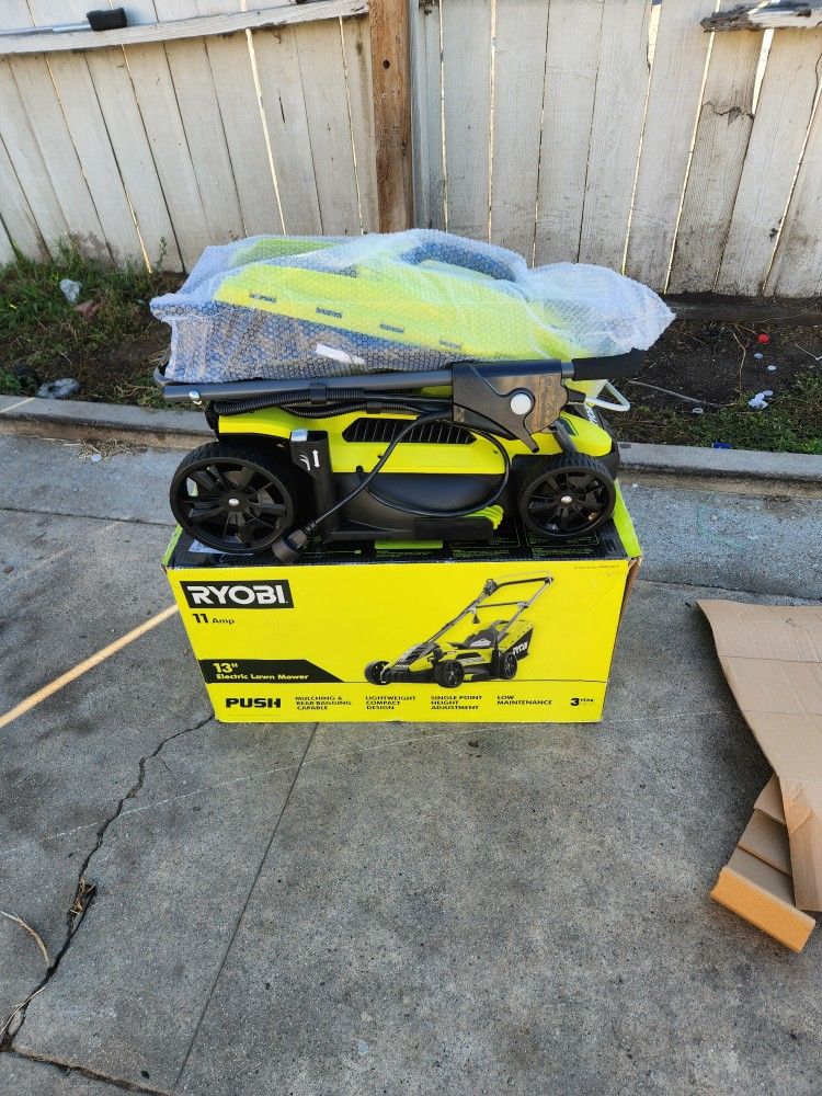 Exclusive

RYOBI
13 in. 11 Amp Corded Electric Walk Behind Push Lawn Mower