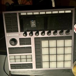 Maschine Plus w 1000’s Of Sounds And Effects 