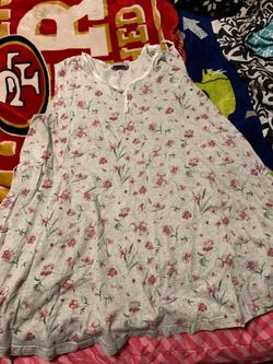 Lg sleeveless maternity top