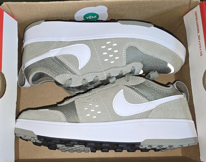 Nike C1ty Gloom Sz 4Y/5.5W