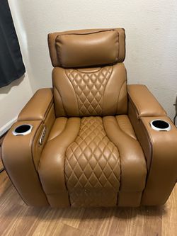 Luxury Power Theater Recliner – Leather, Heat & Massage, USB-C