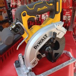 DeWalt 12V Max Brushless Xtreme Sub-Compact Series 5 3/8" (136mm) Cordless Circular Saw.  Tool Only 
