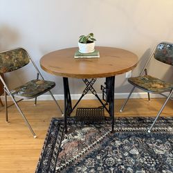 VINTAGE INDUSTRIAL WHITE SEWING MACHINE TREADLE TABLE 