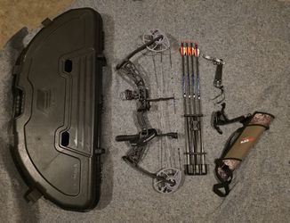 Diamond Edge Max Right-Hand Archery Bow Set