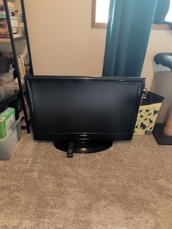 Insignia 37inch LCD TV with remote and base