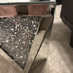 End Table ( 1 End Table Mirror)