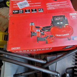 CRAFTSMAN 6-Gallon Single Stage Portable Corded Electric Pancake Air Compressor with Accessories (3-Tools Included)