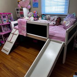 Kids bed w/ slide