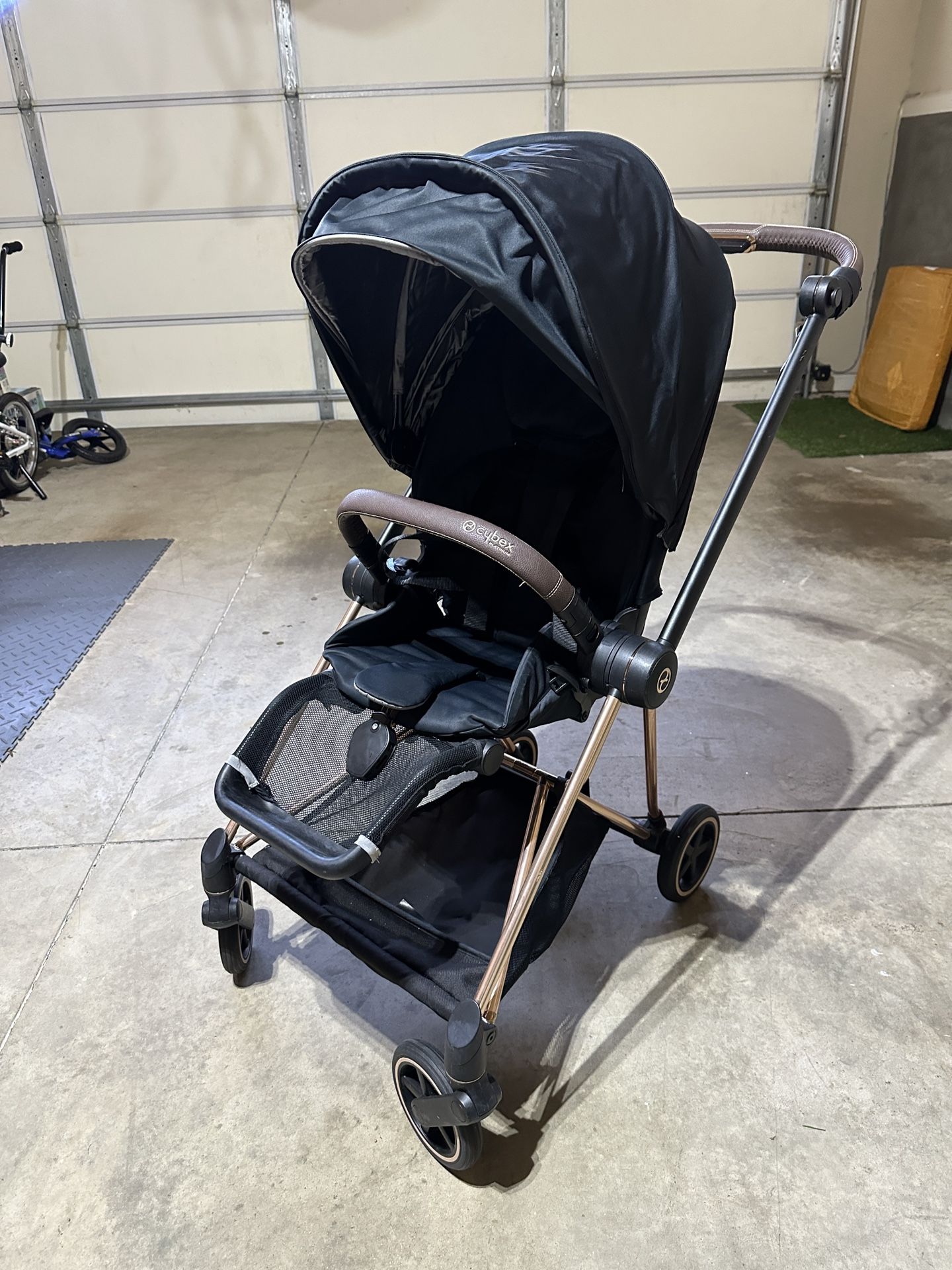 Cybex Mios Stroller With Black Seat In Rose Gold/Black