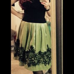 Green Dress For Holiday Season Nicely Shaped 8-10 Size