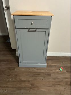 Garbage can cabinet