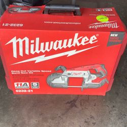 Milwaukee Deep Cut Variable Speed Band Saw Kit