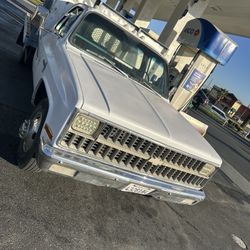 1989 Chevrolet flatbed c30 duely