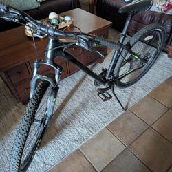 Mountain Bike Bicycle Dual Disc Brakes And Shocks 