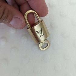 Authentic Louis Vuitton Lock/Key + Unbranded Chain for Sale in San Diego,  CA - OfferUp