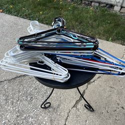 60 plastic hangers