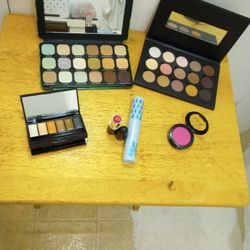 New and Beautiful Makeup Set. Nuevo y Bonito Juego De Maquillaje.