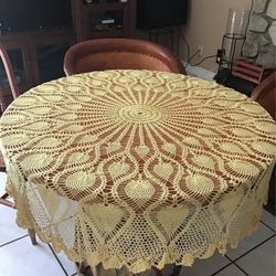 Mantel Crochet Echo  a mano  Nuevo  $40  Para Mesa mediana 