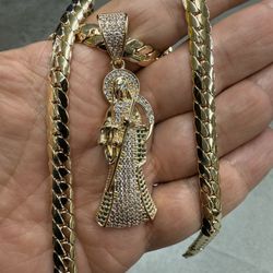 Prongs setting diamonds CZ stones Santa Muerte pendant and necklace✨✨✨