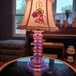 GORGEOUS LOOKING  PINK AND  PURPLE  TABLE  LAMP 14 INCHES TALL  WORKS PERFECT 