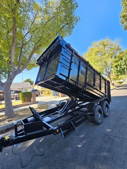 HEAVY DUTY 8 LUGS TIRES 14x8x4-12x8x4 SCISSORS HOIST SYSTEM CAPACITY 7 TON,SET RAMPS,ROLLING TARP,SPARE TIRE, 4 WHEELS ELECTRIC BRAKES, LED LIGHTS,ADJ