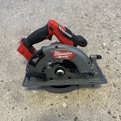 Milwuakee Fuel M18 7 1/4in Circular Saw (tool Only) 