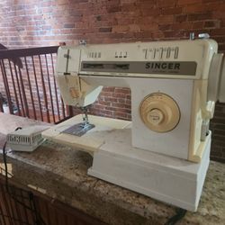 Singer 252c Sewing Machine