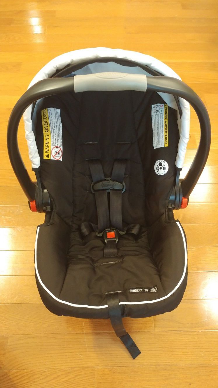 Graco Snugride 35 click connect infant car seat