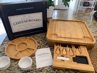 Brand New Premium Bamboo Charcuterie & Cheeseboard Gift Set