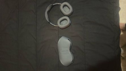 Apple AirPods Max (Space Gray) with Smart Case – Great Condition