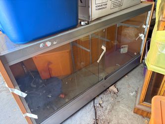 Free display storage glass case