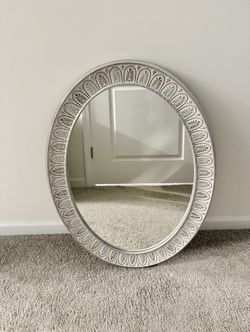 Oval Distressed Mirror (22 x 30)