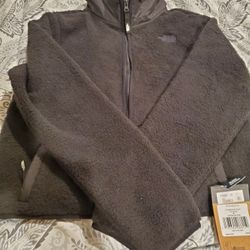 New With Tags NORTH FACE sweater Size Medium. Paid 120$ Asking 80$