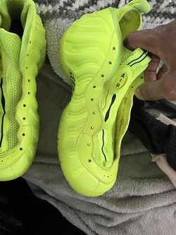 NIKE foams Green glow close 8 1/2