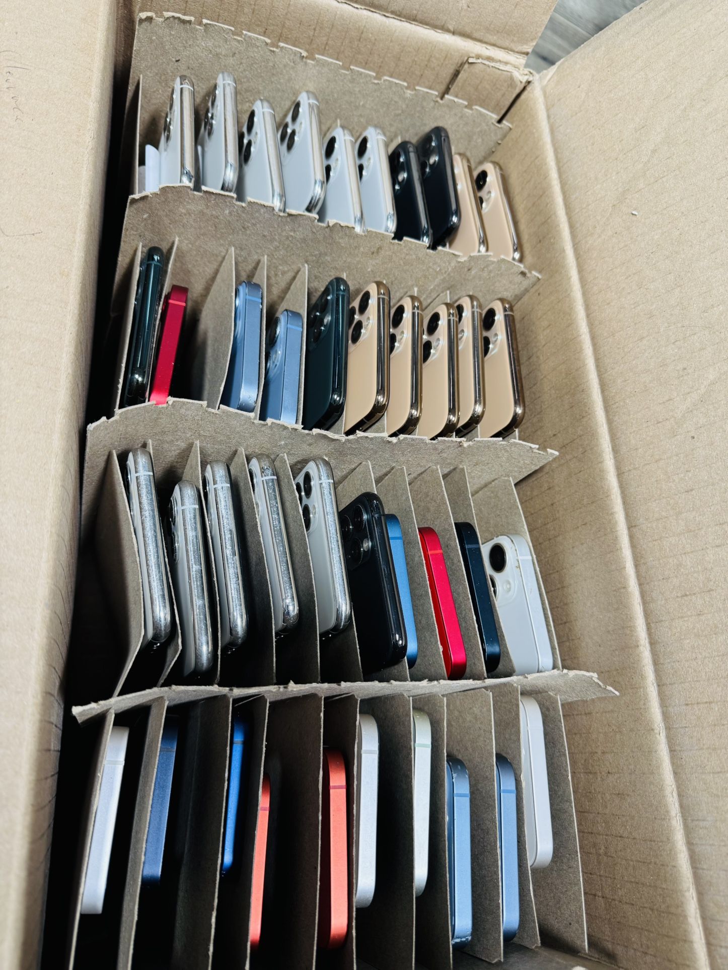 Wholesale Unlocked iPhones Lot Of 40 iPhone 12 13 14 12 Mini 11 Pro Max