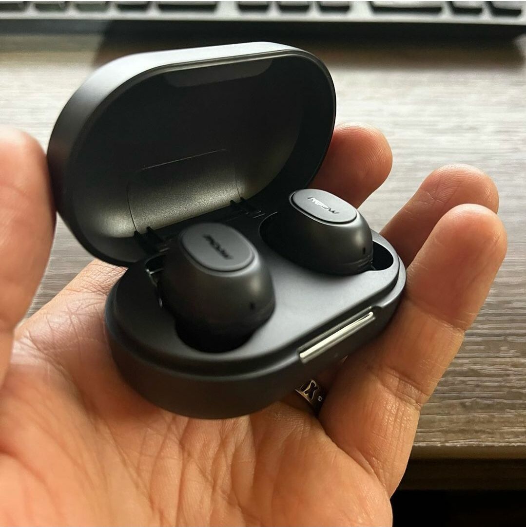 Earbuds Bluetooth Headset Brand New