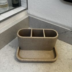 Modern 3-Compartment Bathroom Organizer with Tray