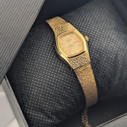 Vintage 80s/90s Ladies SEIKO Gold Tone Dress / Cocktail Watch, Quartz 
Seiko Petite Vintage Gold Hexagonal Ladies Watch⌚