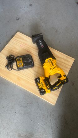 DEWALT DCS386 20V Max Reciprocating Saw + battery and charger