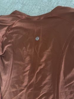 Lululemon workout shirt
