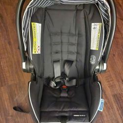 New Graco Carseat W/base