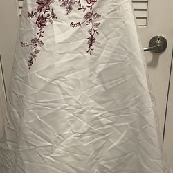 Wedding Dress Embroidered floral w/Train Size 6 David Bridal
