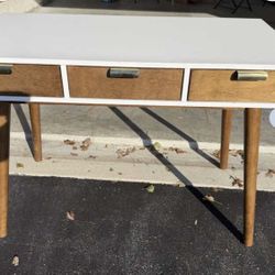 Desk White With Wooden Legs