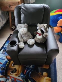 Kids recliner with cup holder