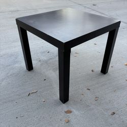 Set of 2 Tables 